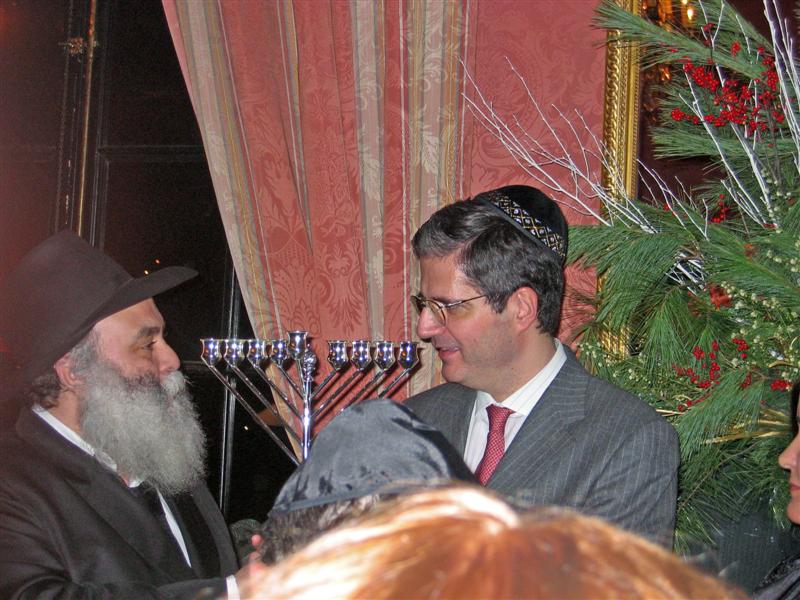 Chanukah Party au consulat de France le Rav Mickael Cohen