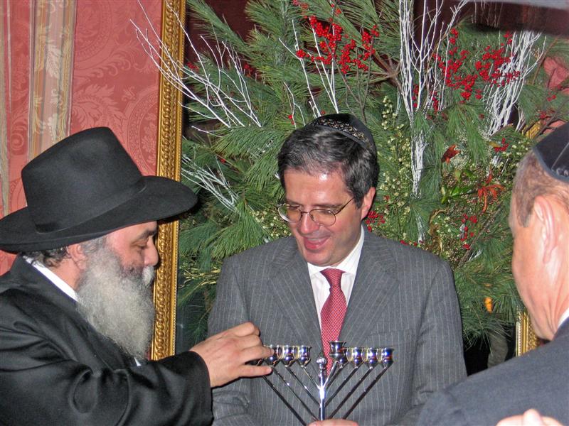 Chanukah Party au consulat de France le Rav Mickael Cohen