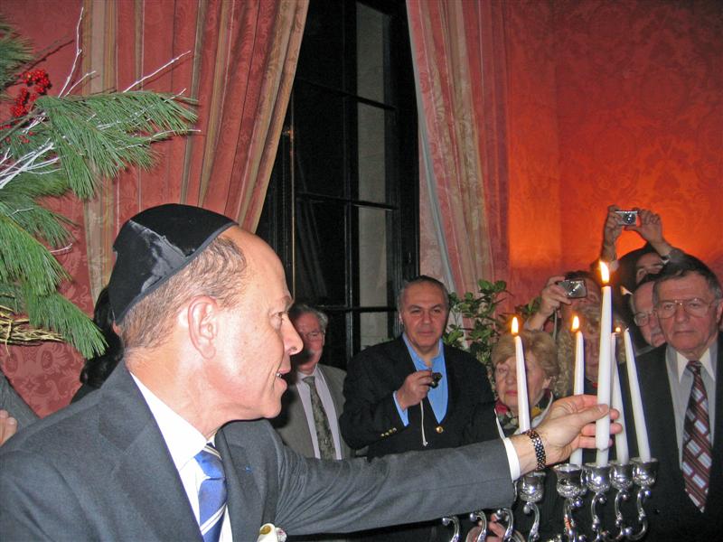 Chanukah Party au consulat de France le Rav Mickael Cohen