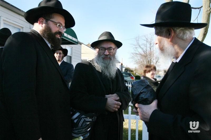 Le Rav mendel Azimov, le Rav Chmouel Azimov et le rav Binyamin Klein