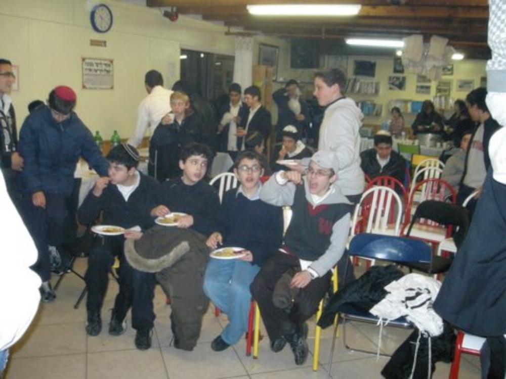 Chabbat plein à Criel pour l'Ecole de garçons du Beth Loubavitch