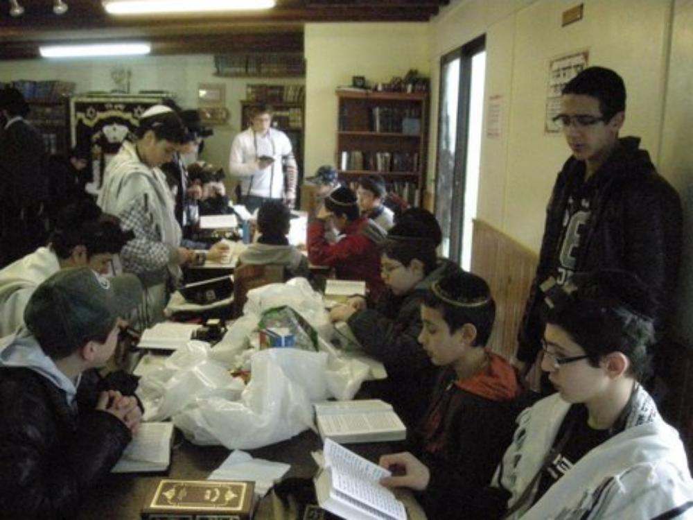 Chabbat plein à Criel pour l'Ecole de garçons du Beth Loubavitch