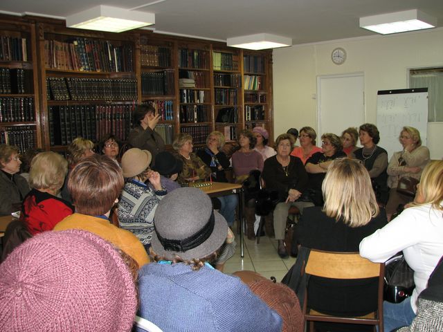 Cours pour dames le mardi après-midi au Beth Loubavitch