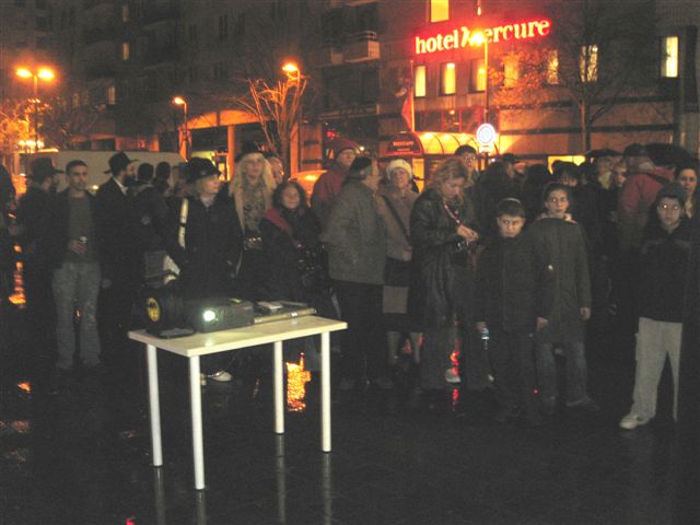 Allumage public d'une Menorah en glace à Montigny le Bretonneux St Quetin en Yvelines