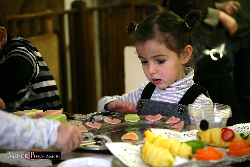 Grand rassemblement d'enfants à l’occasion de la fête de Tou Bichevat au Beth Habad de Vincennes
