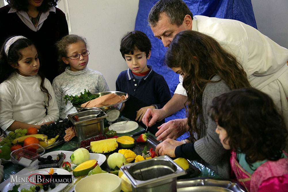 Grand rassemblement d'enfants à l’occasion de la fête de Tou Bichevat au Beth Habad de Vincennes