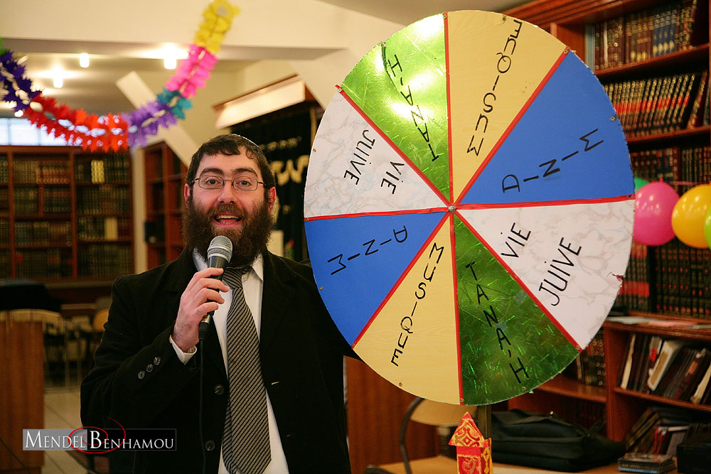 Grand rassemblement d'enfants à l’occasion de la fête de Tou Bichevat au Beth Habad de Vincennes