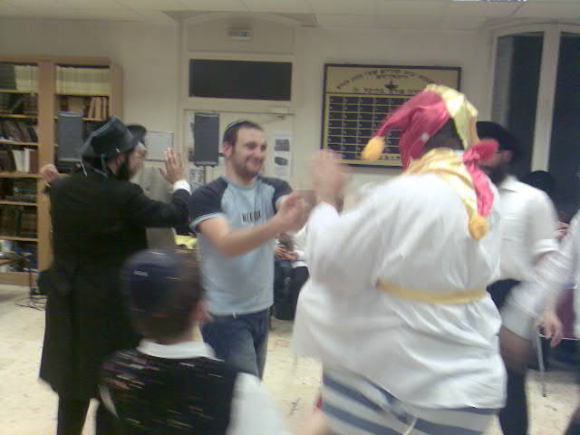 Pourim au Mahon Menahem de Yerres au Kollel du Rav Zerbib (Photos Julien Dahdi)