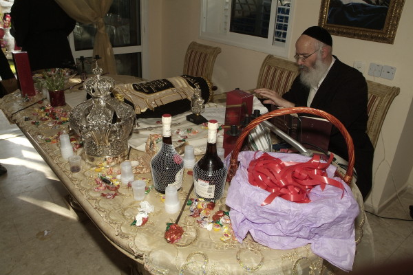 Inauguration d'un Sefer Torah par les Institutions Kesher d'Ashdod dirigées par le Rav Mendel Amar