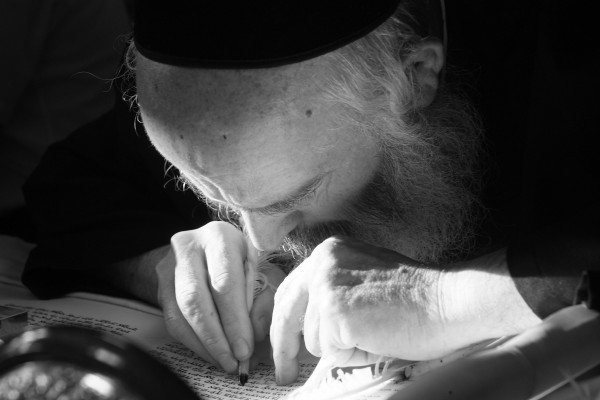 Inauguration d'un Sefer Torah par les Institutions Kesher d'Ashdod dirigées par le Rav Mendel Amar