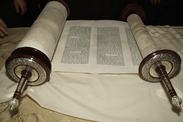 Inauguration d'un Sefer Torah par les Institutions Kesher d'Ashdod dirigées par le Rav Mendel Amar