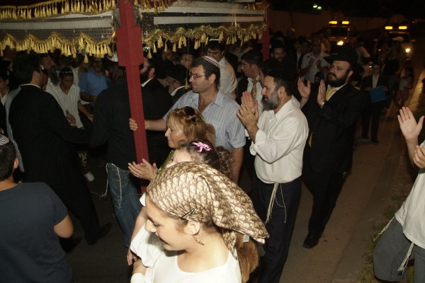 Inauguration d'un Sefer Torah par les Institutions Kesher d'Ashdod dirigées par le Rav Mendel Amar
