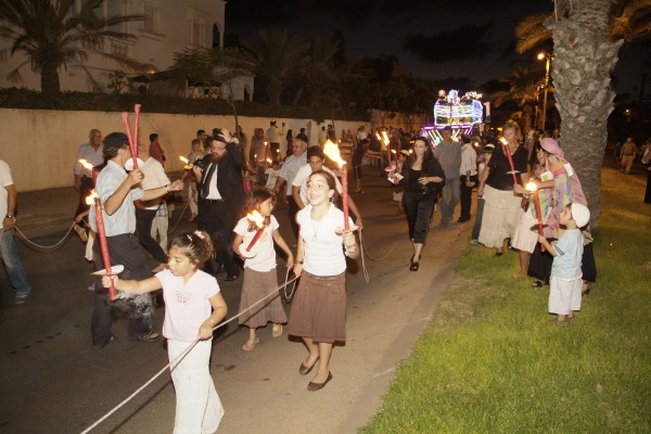 Inauguration d'un Sefer Torah par les Institutions Kesher d'Ashdod dirigées par le Rav Mendel Amar