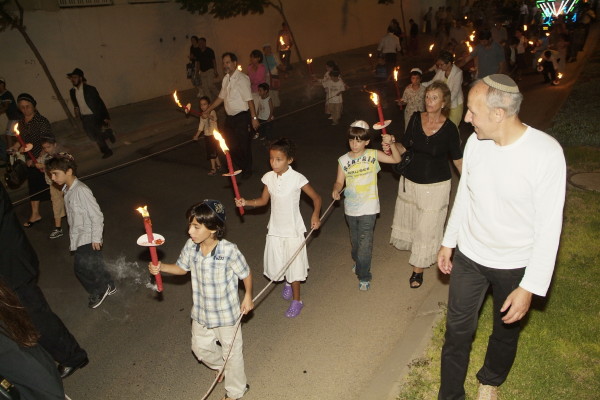 Inauguration d'un Sefer Torah par les Institutions Kesher d'Ashdod dirigées par le Rav Mendel Amar