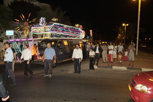 Inauguration d'un Sefer Torah par les Institutions Kesher d'Ashdod dirigées par le Rav Mendel Amar