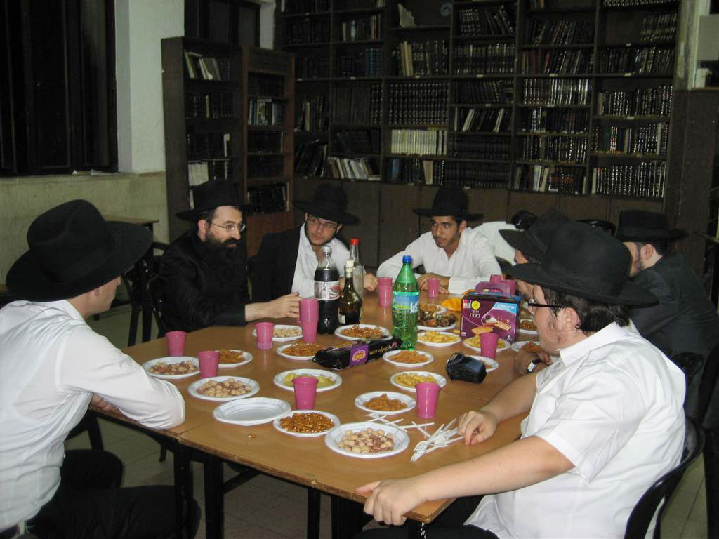 Farbrenguen du Rav Levi Azimov avec les Barouhim de la Yéchiva de Bnei Brak