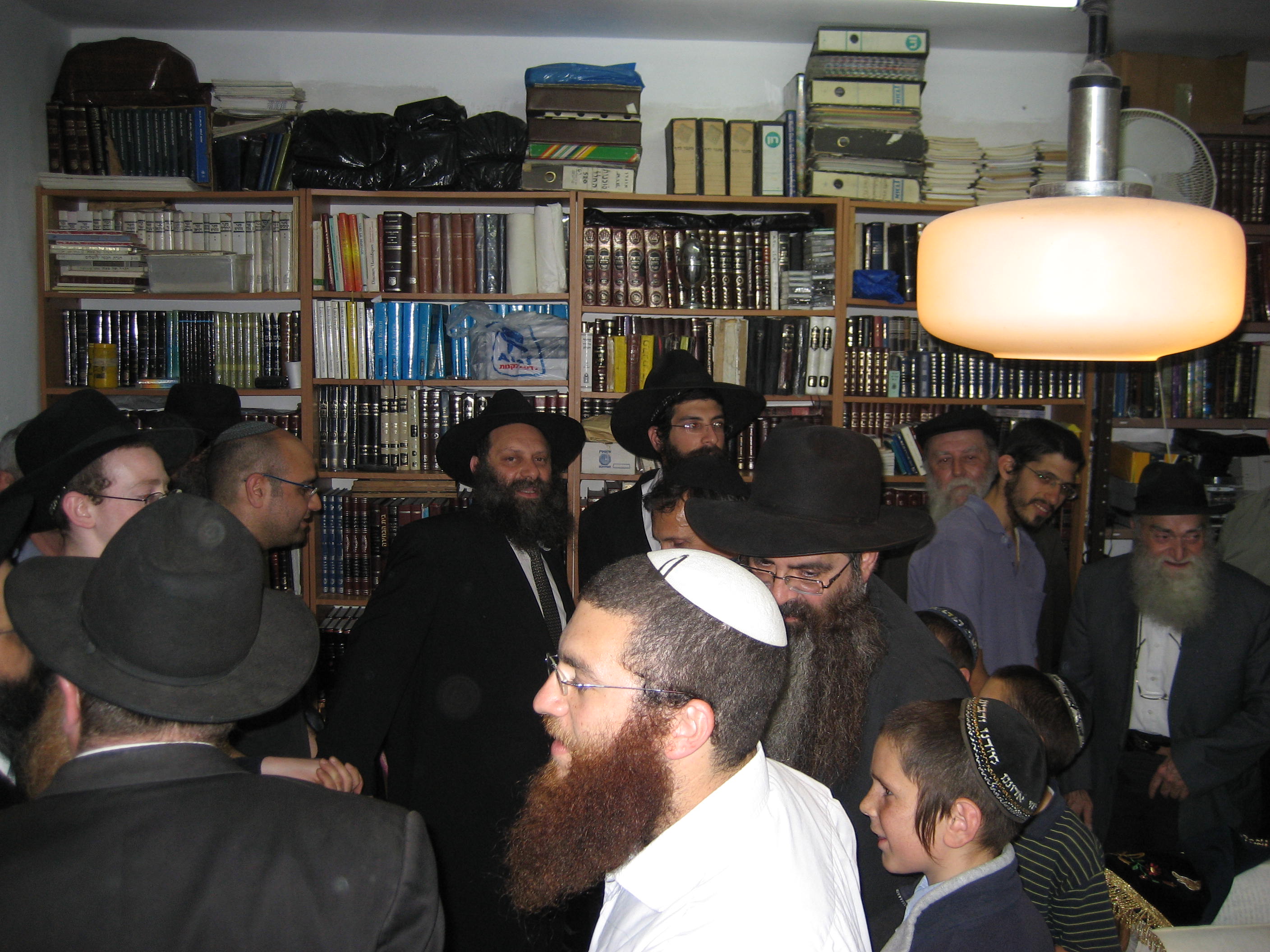 Inauguration d'un Sefer Torah au Centre francophone de Jérusalem dirigé par le Rav Itshak Habib