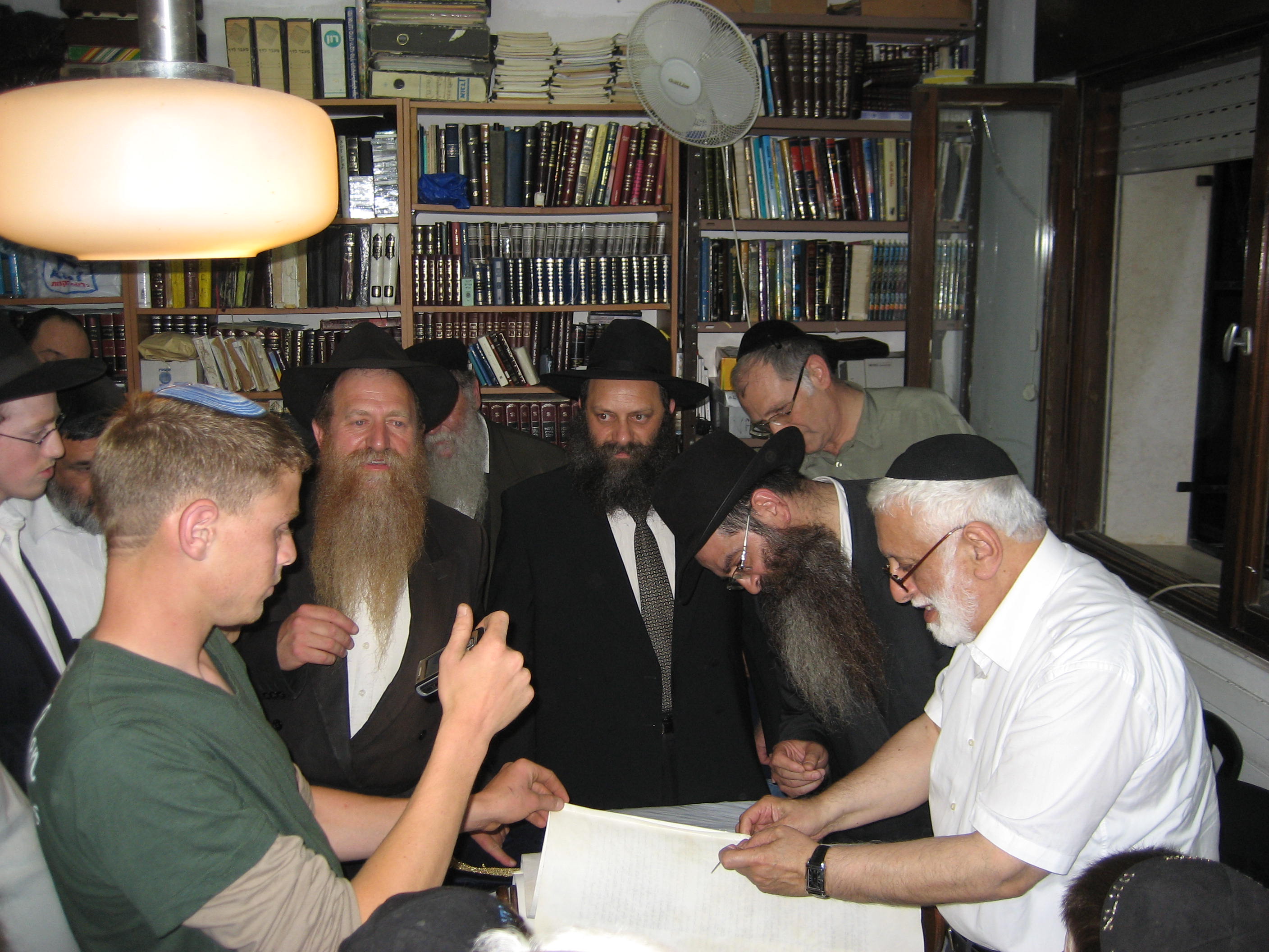 Inauguration d'un Sefer Torah au Centre francophone de Jérusalem dirigé par le Rav Itshak Habib
