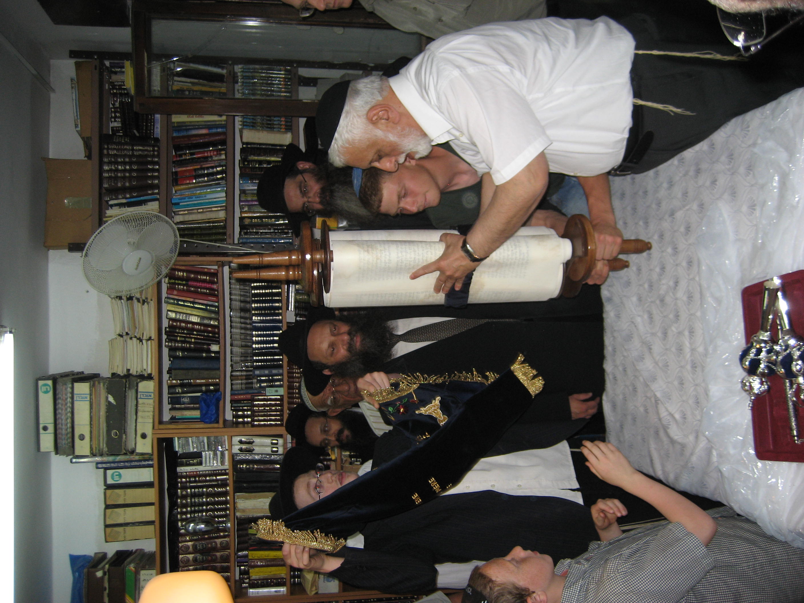 Inauguration d'un Sefer Torah au Centre francophone de Jérusalem dirigé par le Rav Itshak Habib