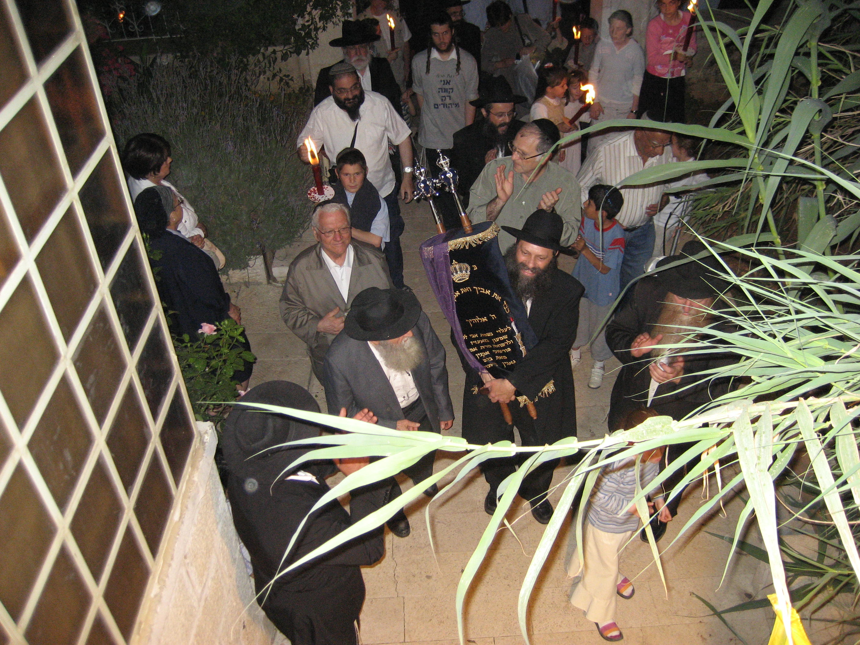 Inauguration d'un Sefer Torah au Centre francophone de Jérusalem dirigé par le Rav Itshak Habib
