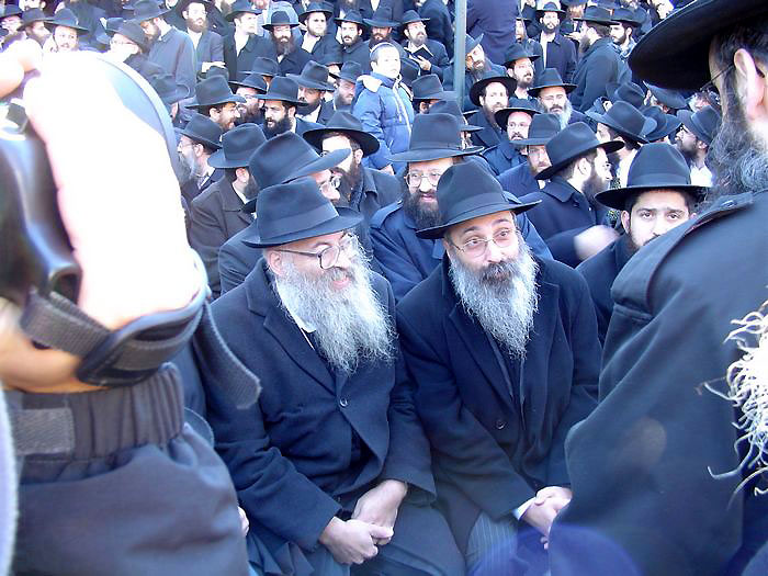 Kinous Hachlou'him 5765 La photo de groupe devant le 770