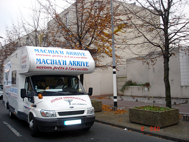 Le "Tank" dans les rues de Clichy...