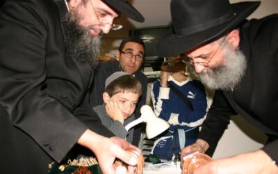 Inauguration d'un Sefer Torah "transportable" pour les communautés démunies undi 28 Février 2005 - 19 Adar Alef 5765