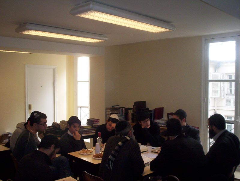 Farbrenguen de Pourim Katan au Beth Loubavitch avec le Rav Elhanan Morosov et Levi Azimov