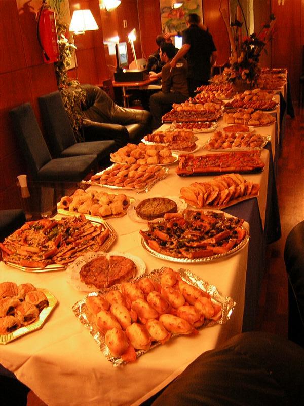 Vol DY7195 de Norwegian Air : Le Beth Habad de Barcelone fournit des centaines de repas chauds aux juifs américains bloqués à l'aéroport