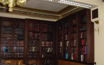 Quelques photos de la nouvelle bibliothèque de la synagogue du 17 rue des Rosiers, offerte par un fidèle
