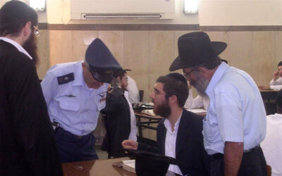 Visite du nouveau Chef d'Etat Major israélien, Dan &lsquo;Halouts, à la Yéchiva de Kfar &lsquo;Habad ce matin