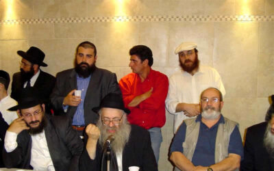 Beth Haya Mouchka - rue Petit: Plusieurs centaines de personnes participent au grand Farbrenguen du Haf Av, Yortsaït de Rabbi Lévi Its'hak Schneerson, père du Rabbi