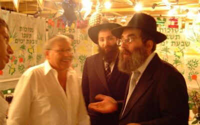 Grand Farbrenguen Sim'hat Beth Hachoéva Motsaei Yom Tov dans la Souka de la famille Laloum à Maisons- Alfort