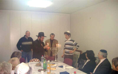 Le Bureau Lubavitch Européen célèbre &lsquo;Hanouka au Bureau de Congrès Juif Européen mercredi soir 27 Kislev