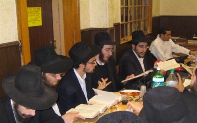 Les Bahourim français au 770, étudient la Si'ha sur" Tsarfat- 770 Paratsta" jeudi soir 14 Kislev