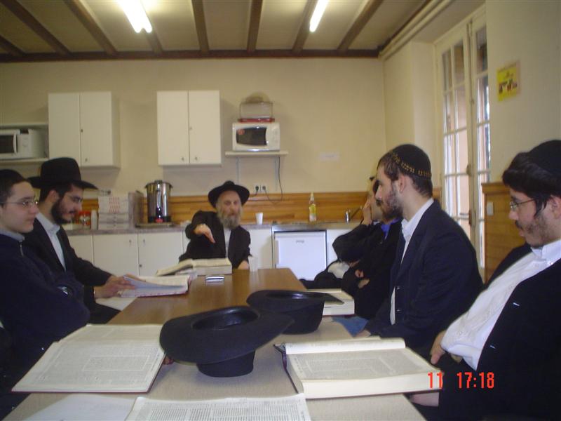 Yéchiva de Montrouge: Pilpoul sur "le Karmelit" Par le Rav Hilik Kalmenson Roch Yéchiva de la Yéchiva de Brunoy