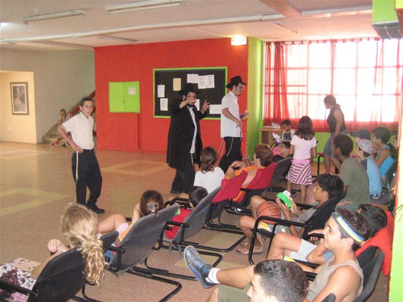 Activités de Tsivot Hachem pour les enfants de la frontière nord refugiés à Netanya