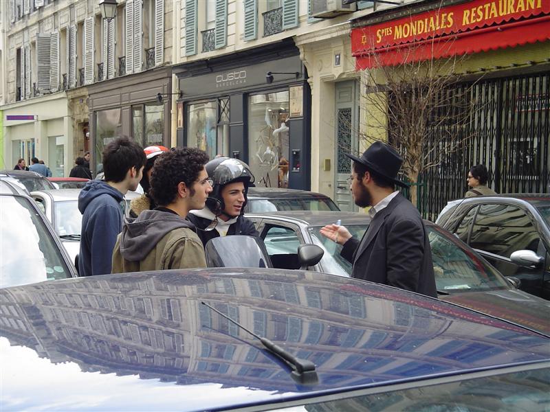 Youd Alef Nissan 5766: Mivtsaim non-stop rue des Rosiers