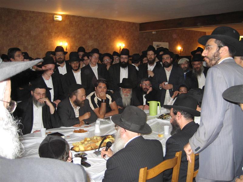 Grand Farbrenguen de Tou B'Av avec le Rav Chmouel Azimov au seminaire des 2 Alpes audio 1 ère partie - 2ème partie...