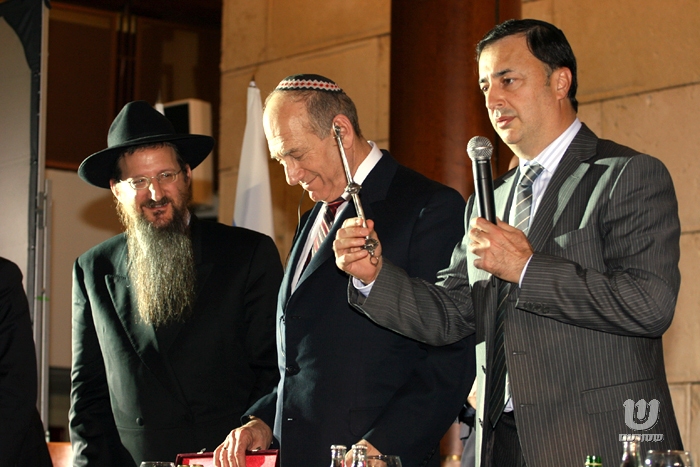 Ehoud Olmert rend hommage à "l'extraordinaire travail réalisé par le mouvement Loubavitch en Russie"