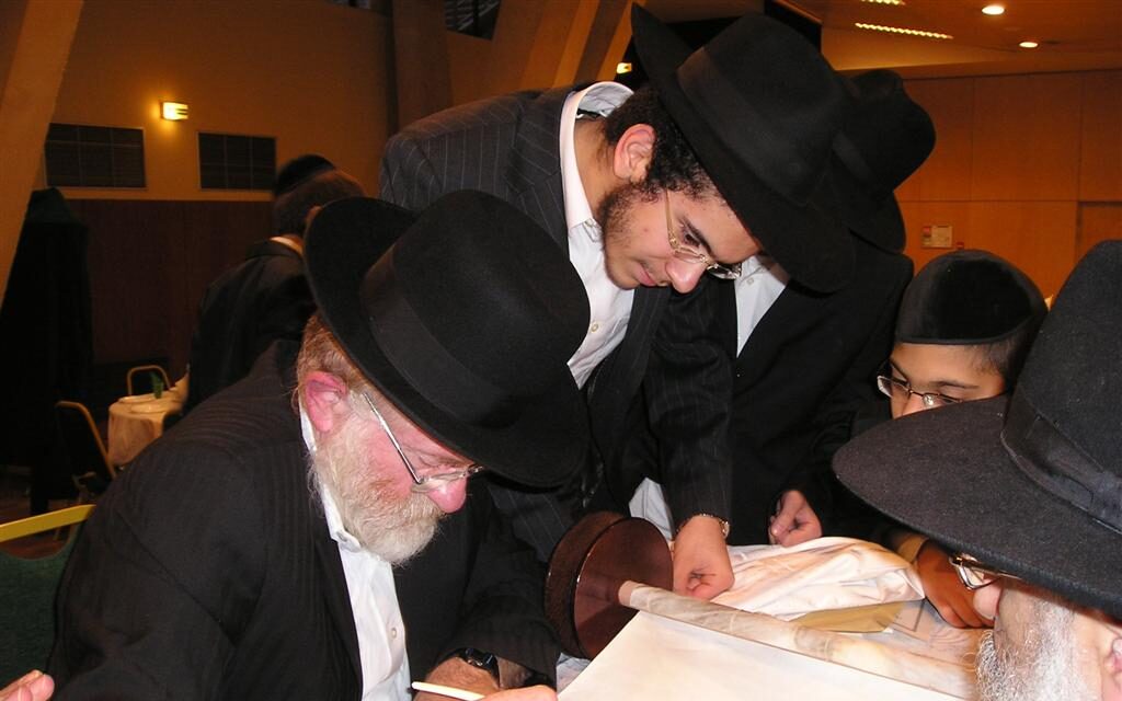 Hah'nassat Sefer Torah à la mémoire de Mr 'Haim Messod Oiknine z"l