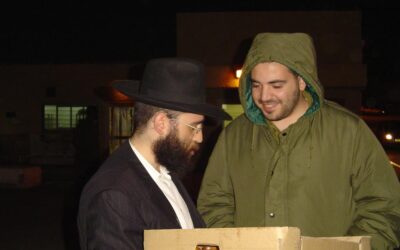 Mivtsaim dans les bases militaires à Tsrifin avec le Rav Menahem Mendel Lattard directeur du 770 - Kfar &lsquo;Habad