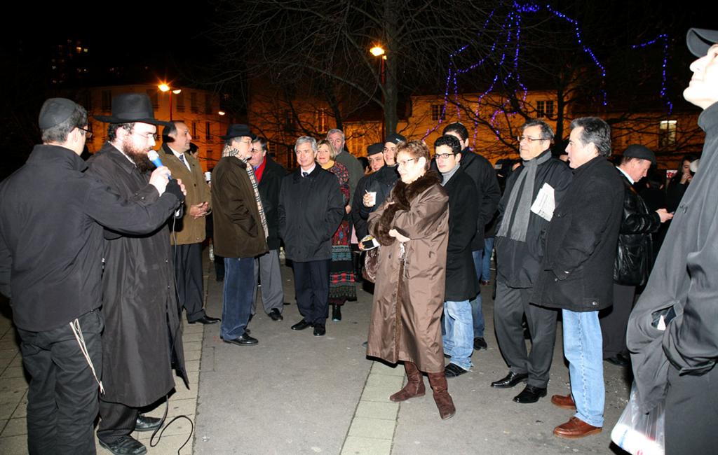 Allumage public au Pré-St-Gervais mercredi 19 décembre 2006 en présence de Mr Gérard Cosme Maire du Pré-Saint-Gervais