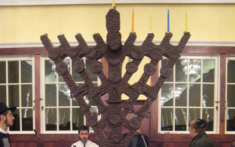 "Menorah en chocolat" au Beth Habad de Downtown à Vancouver - Canada