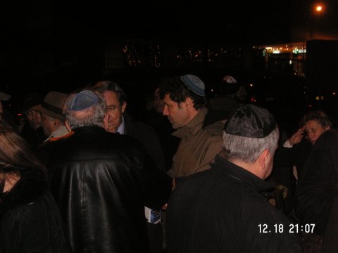 Allumage à la Celle st Cloud organisé par le Rav Mendy Allouche en présence du Maire, Mr Olivier Delaporte
