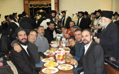 Voyage annuel du 19 Kislev chez le Rabbi avec les deux gagnants du Goral Chlomo Bouhassira et Chalom Dov Ber du &lsquo;Heder de Flandre, organisé par le Beth Habad "Seven-Seventy" Place des fêtes
