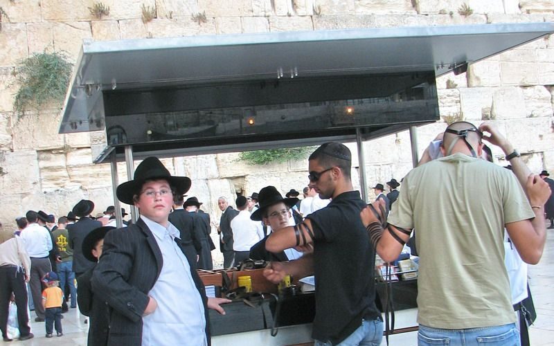 Nouveau stand de Tefilines au Kotel