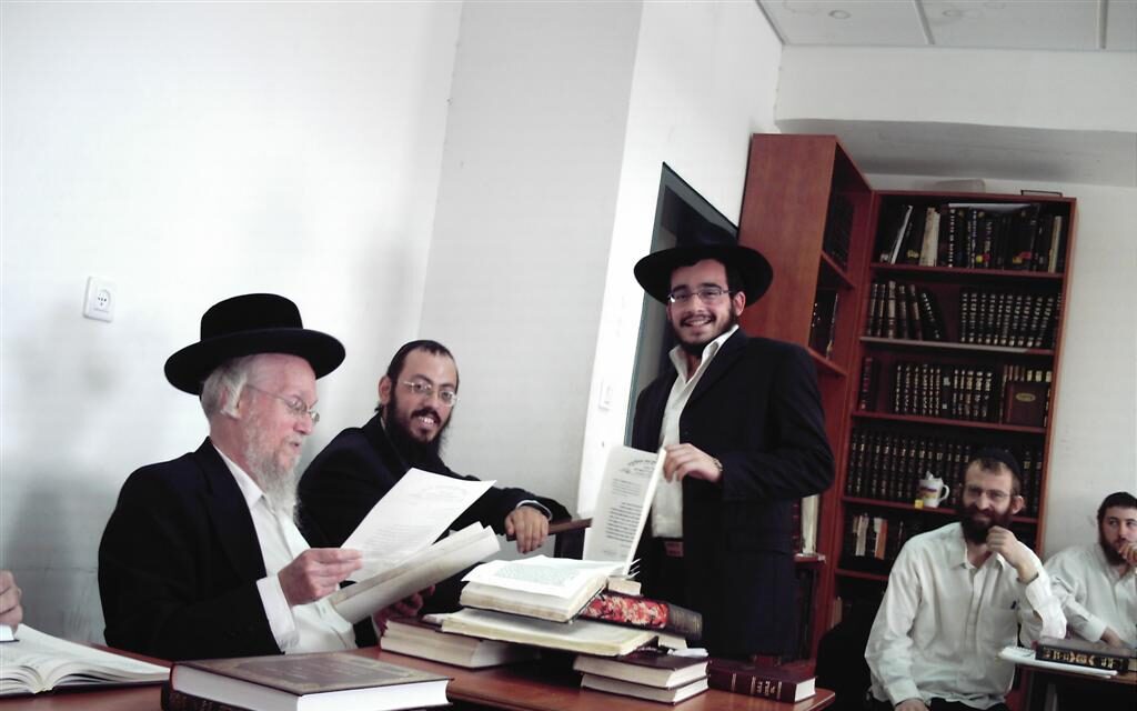 Les élève du Kollel de la Yéchiva Torat Emeth reçoivent leurs diplômes