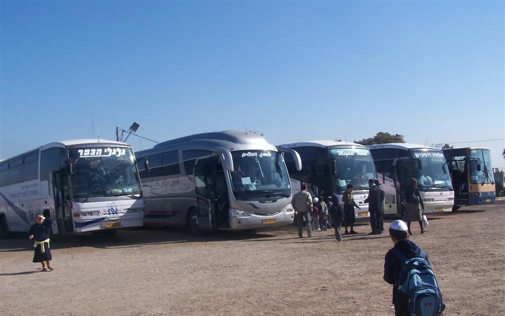 Plus de mille personnes sont venus prier dans le bureau du Rabbi au 770 de Kfar 'Habadle jour de Youd chevat