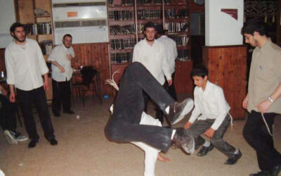 "Micheni'hnass Adar" à La Yéchiva des Bou'harim de Kfar &lsquo;Habad